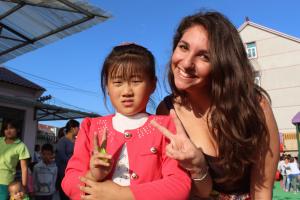 Rebecca poses with a local girl during in internship in Shanghai. 
